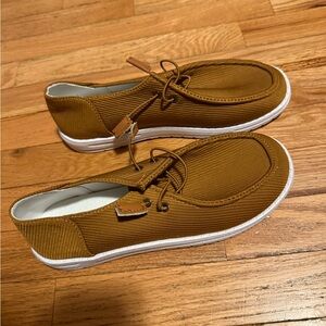 Hey dude style shoes, off brand. Never worn. Size 10 ladies